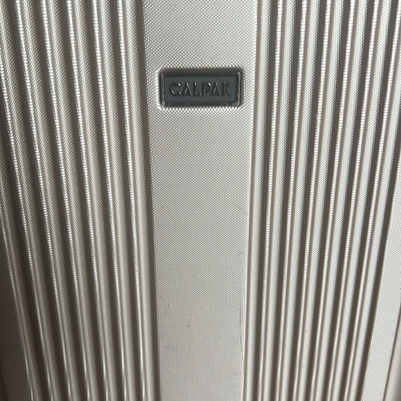 Calpak carry on size expandable luggage - Picture 13 of 14